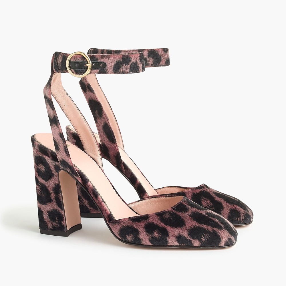 Velvet cheetah print pumps